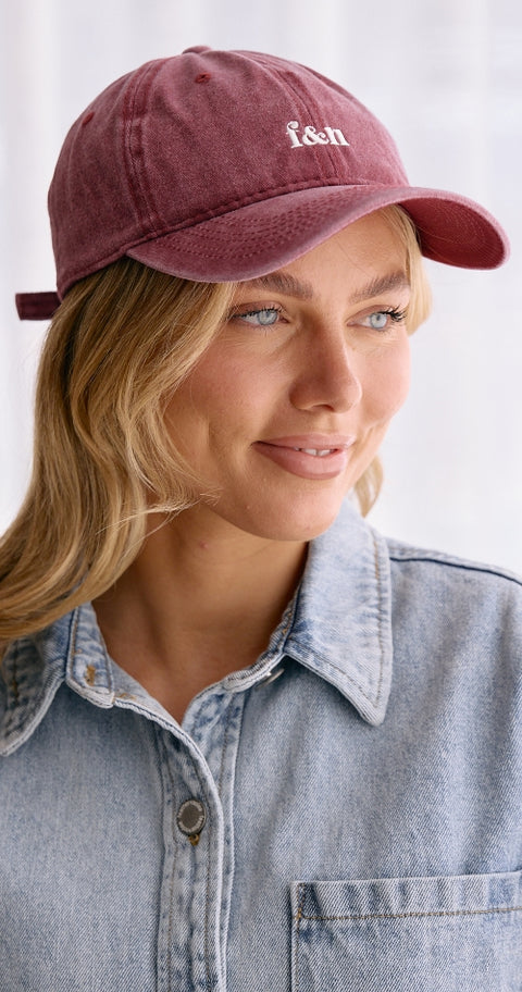 FEATHER AND NOISE Gigi Washed Denim Hat Burgundy