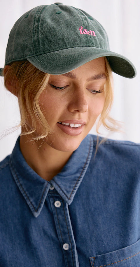 FEATHER AND NOISE Gigi Hat Forest Green