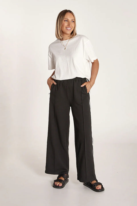 FEATHER AND NOISE Noah Cropped White Black Stripe