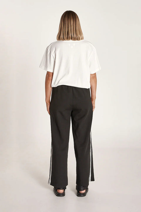 FEATHER AND NOISE Noah Cropped White Black Stripe