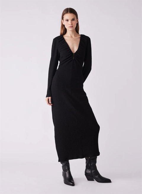 Slip into the Avenue Dress in black and be comfortable from day to night!
