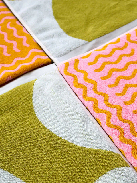 MOSEY ME Pebble Bath Towel