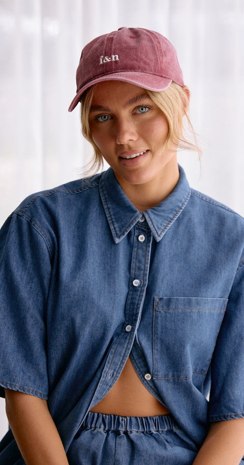 FEATHER AND NOISE Gigi Washed Denim Hat Burgundy