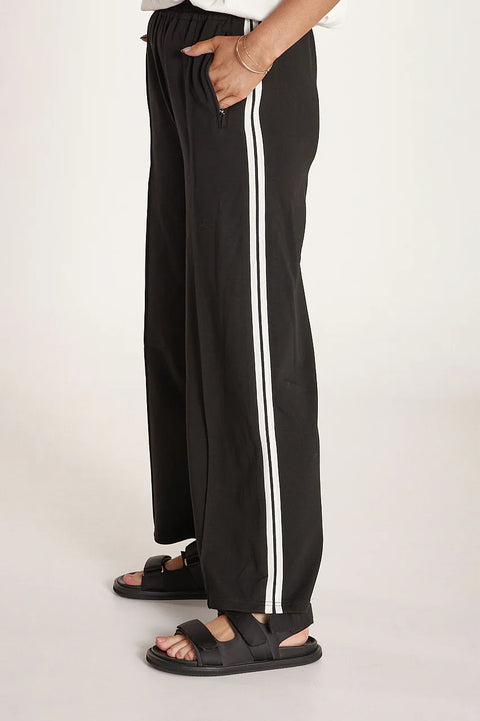 FEATHER AND NOISE Noah Cropped White Black Stripe